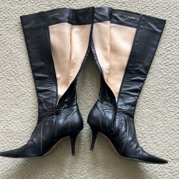 Black leather boots. Size 7 1/2 . Lots of life left in them. - Picture 4 of 8